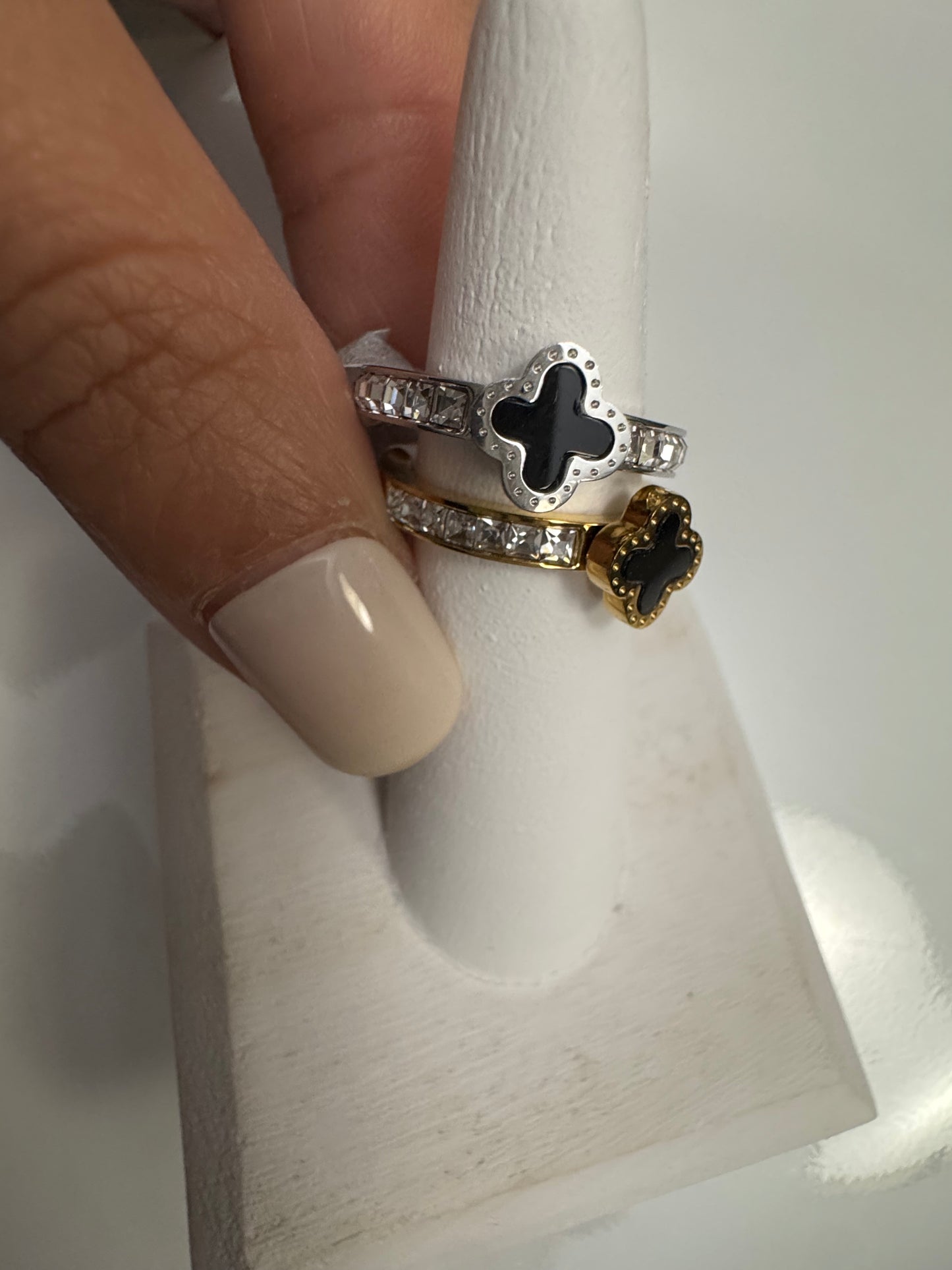 WR Clover Ring