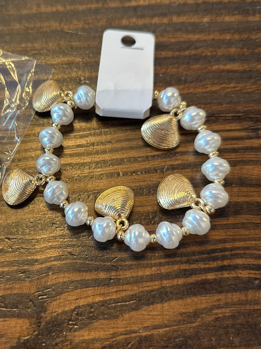 Pearl Bracelet W/Gold Shells