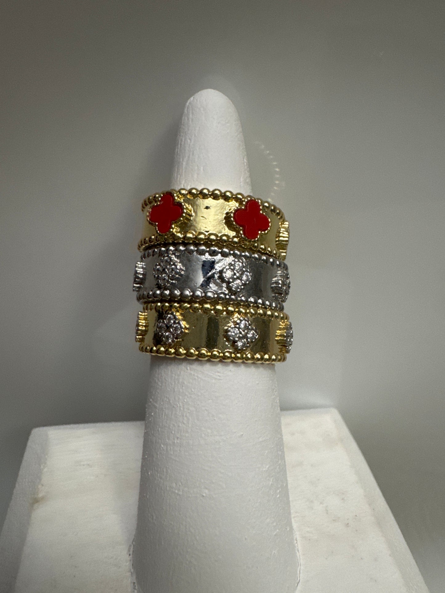 WR Clover Band Ring (Lrg)
